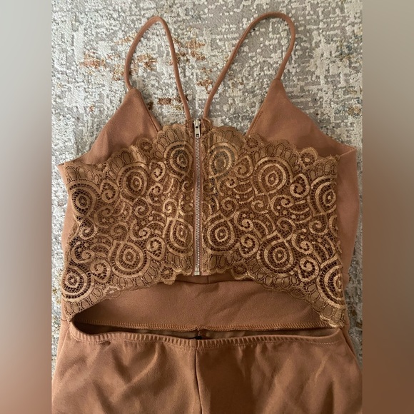 Revamped Jumpsuit with lace back - Picture 11 of 16